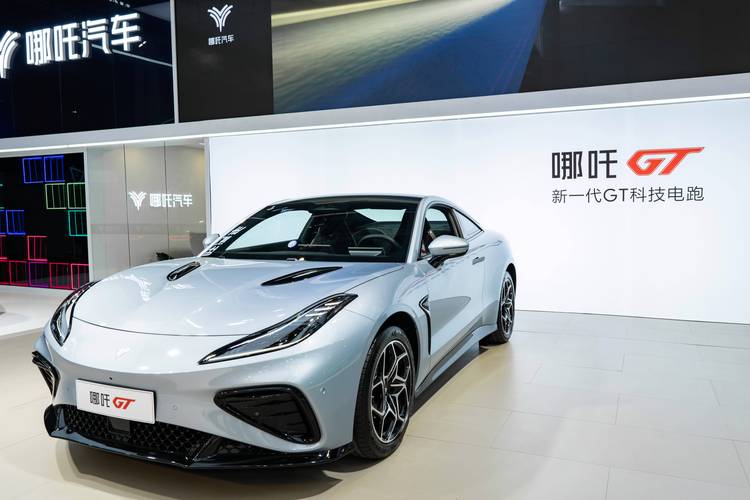 成都双流区跃富贝企业管理咨询哪吒汽车在智能汽车领域的表现，领途汽车在新能源汽车市场中的影响力